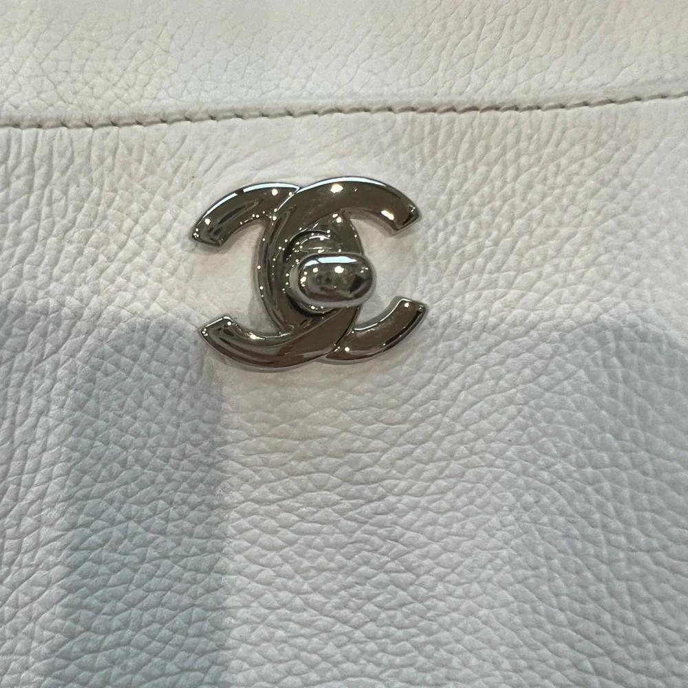 Vintage Chanel Exec Shopping Tote bag - Picture 5 of 16